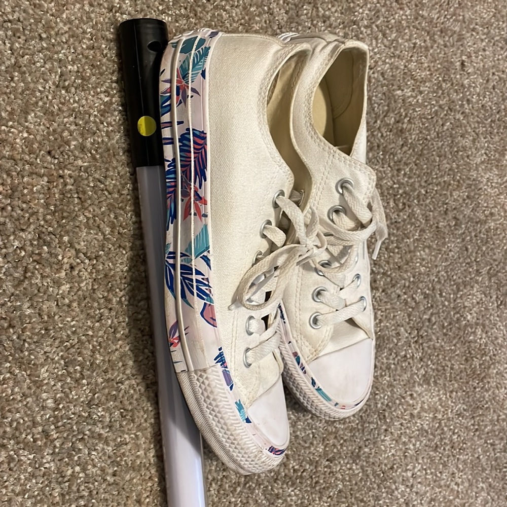 Converse - Picture 2 of 3